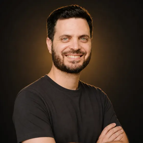 אדיר קנדל - אורח בפודקאסט מפתחים מחוץ לקופסה